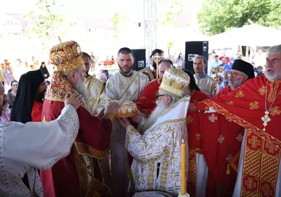 Митрополити Јоаникије и Хризостом богослужили у цркви у Источном Сарајеву