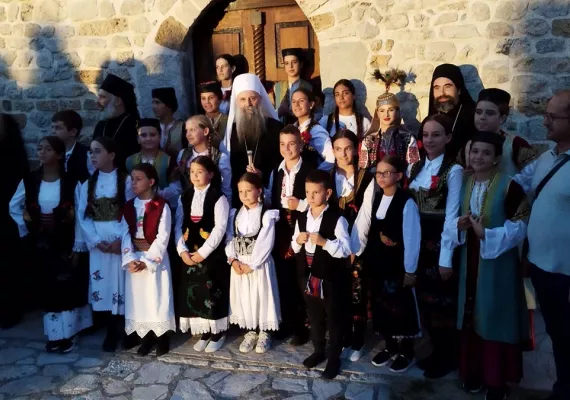 Његова Светост Патријарх српски Г. Порфирије свечано дочекан у манастиру Ђурђеви Ступови