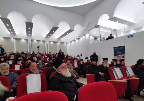 Завршен научни скуп о сектама и јересима у Пиреју