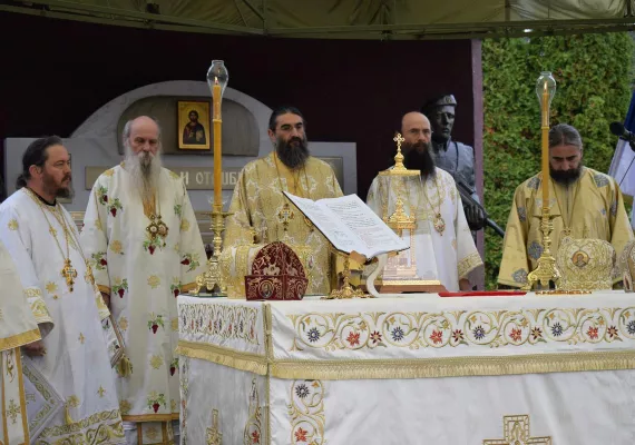 СВЕТА АРХИЈЕРЕЈСКА ЛИТУРГИЈА У БАЗИ 63. ПАДОБРАНСКЕ БРИГАДЕ