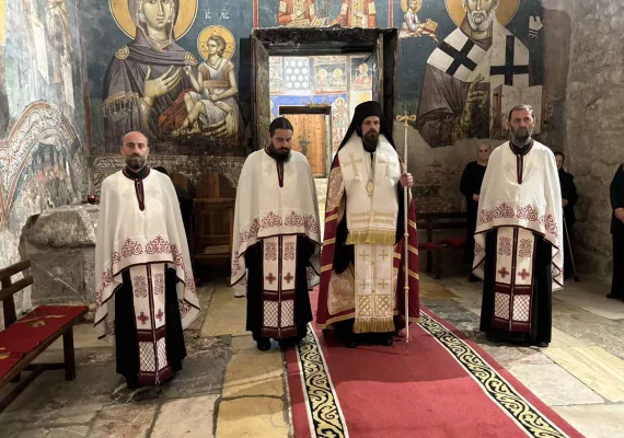 Епископ Пајсије богослужио у Ставропигијалном Манастиру Пећка Патријаршија