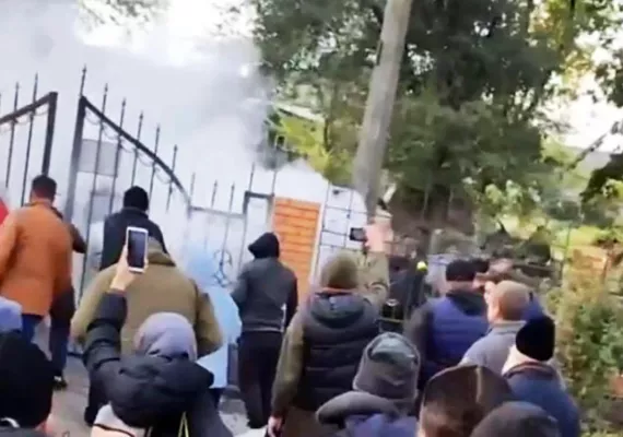 Терор против православља у Украјини се наставља: Вандали упали у храм и пуцали на вернике