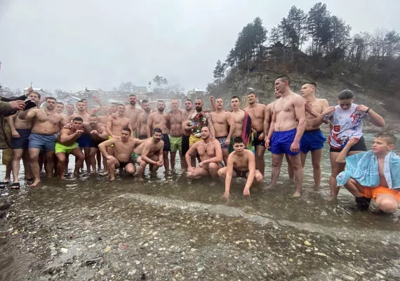 На Богојављење се први пут Бог видљиво показао човјеку у три Лица