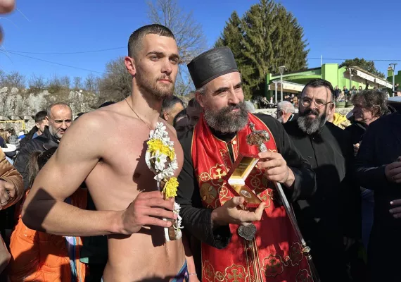 Празник Богојављења и пливање за Часни крст у Никшићу