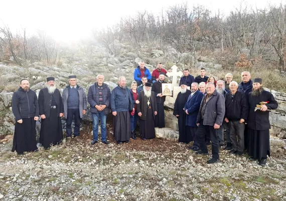 Освештан крст на мјесту страдања Светог свештеномученика Риста Јарамаза