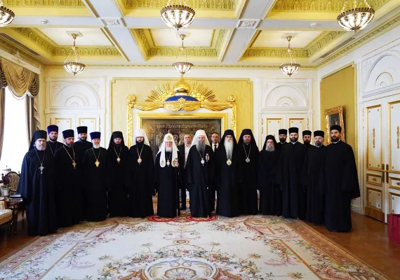 Патријарх српски г. Порфирије разговарао Патријархом московским и све Русије г. Кирилом