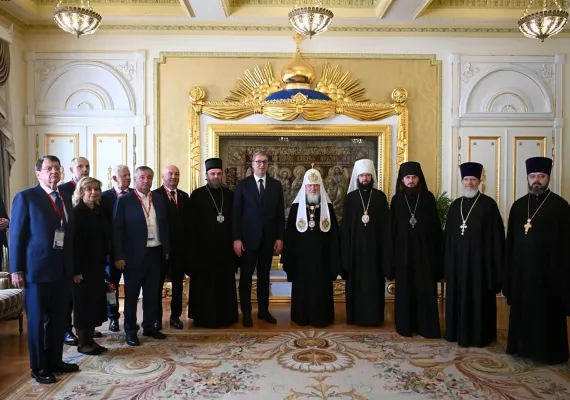 Председник Вучић уручио орден Републике Србије патријарху Кирилу