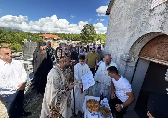 Архијерејска Литургија и црквено-народни сабор на Клењу у Бањанима