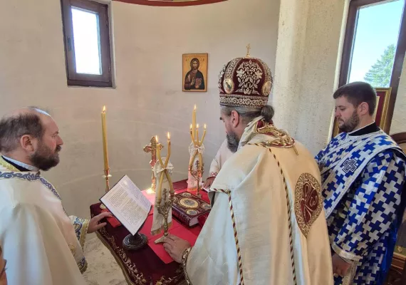Митрополит Методије богослужио у цркви Светог Луке у селу Нинковићи код Жабљака
