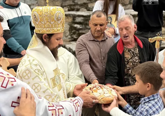 Владика Пајсије служио у Цркви Свете великомученице Марине у Окладама