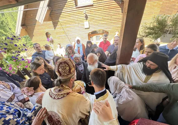 Митрополит Методије богослужио у манастиру Златеш