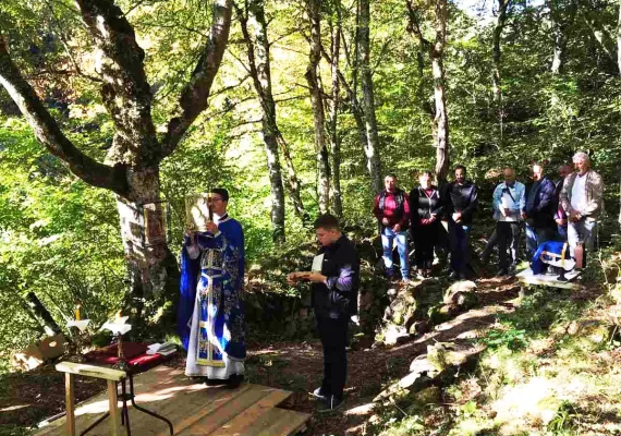 Света Литургија на темељима манастира Св. Николе у Кичави