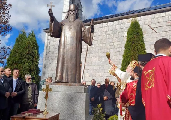Освећен споменик Митрополиту Амфилохију у Колашину