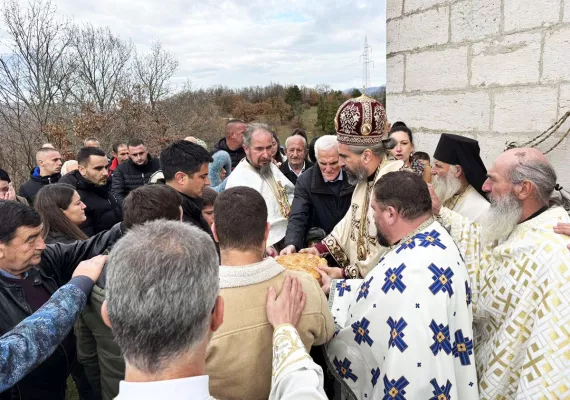 Храм Светог Апостола и Јеванђелисте Матеја на Вилусима прославио своју храмовну славу